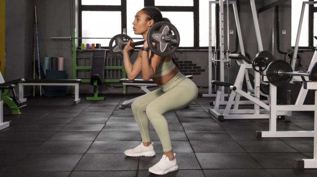 Conhece o exercício excêntrico? Entenda como a modalidade que une força muscular e menor desgaste físico