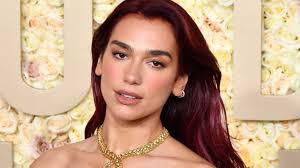 Dua Lipa vai inaugurar biblioteca em Portugal, com destaque a livros que foram censurados