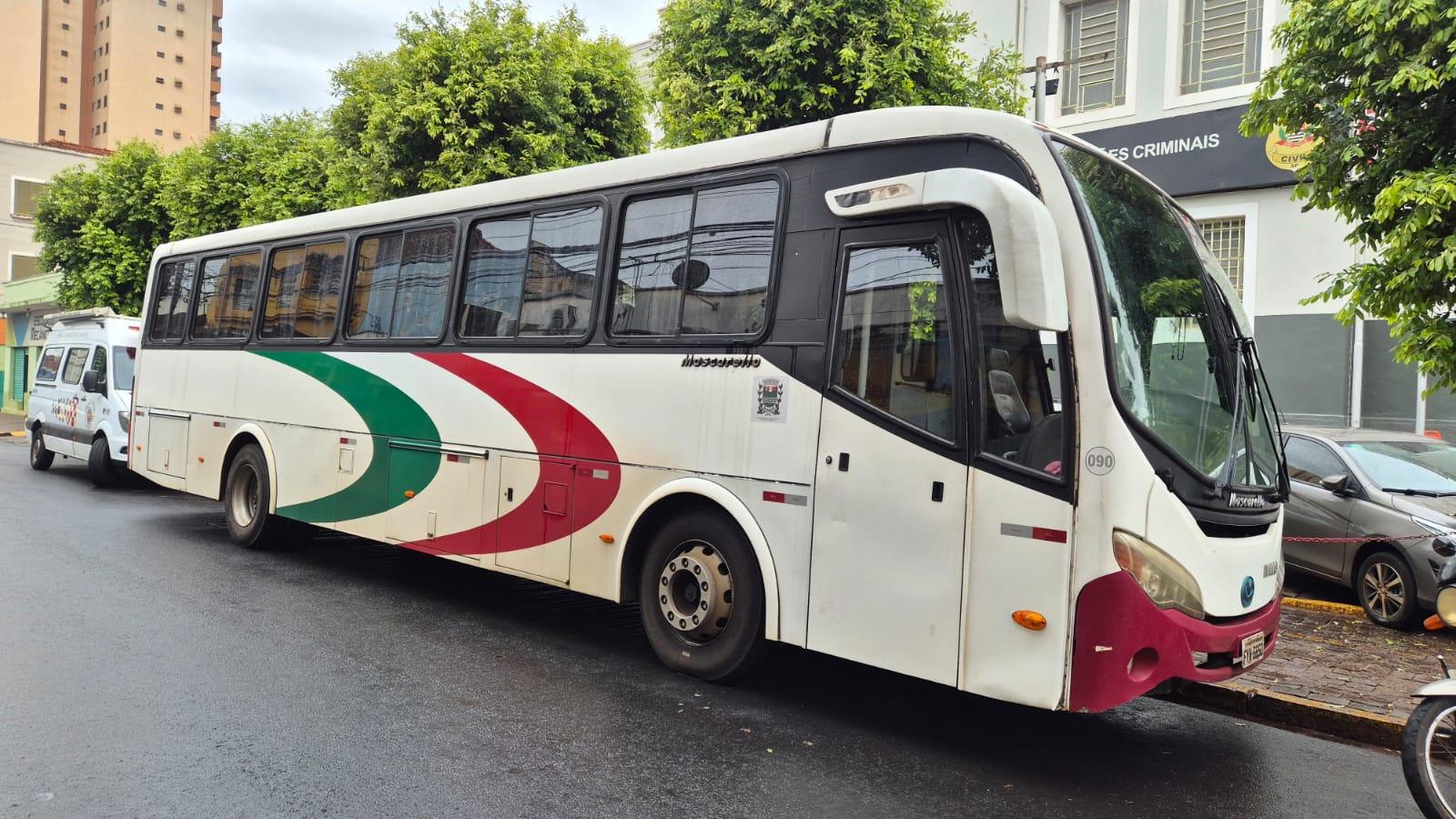 Homem é preso após fazer reféns em ônibus que levava pacientes para hospital em Ribeirão Preto