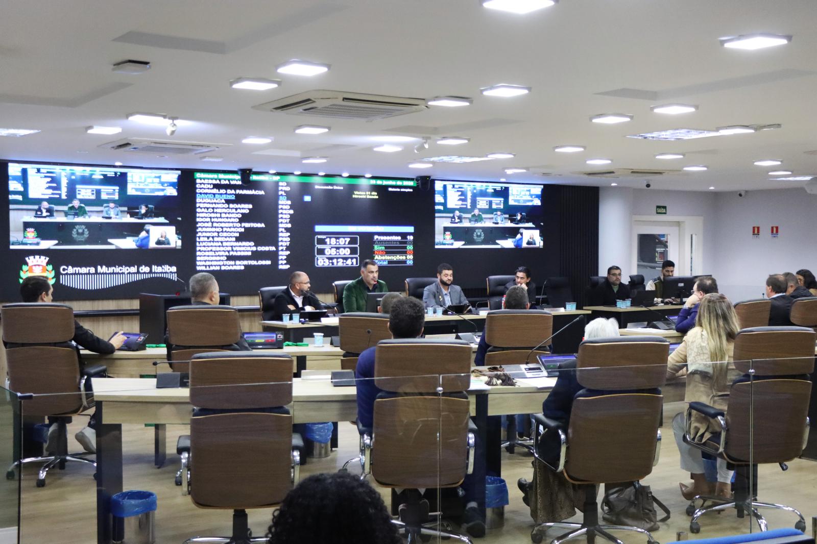 Lei de Diretrizes Orçamentárias de 2027 é aprovada em primeiro turno na Câmara