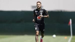 Neymar vai a campo pela primeira vez em treino da seleção brasileira