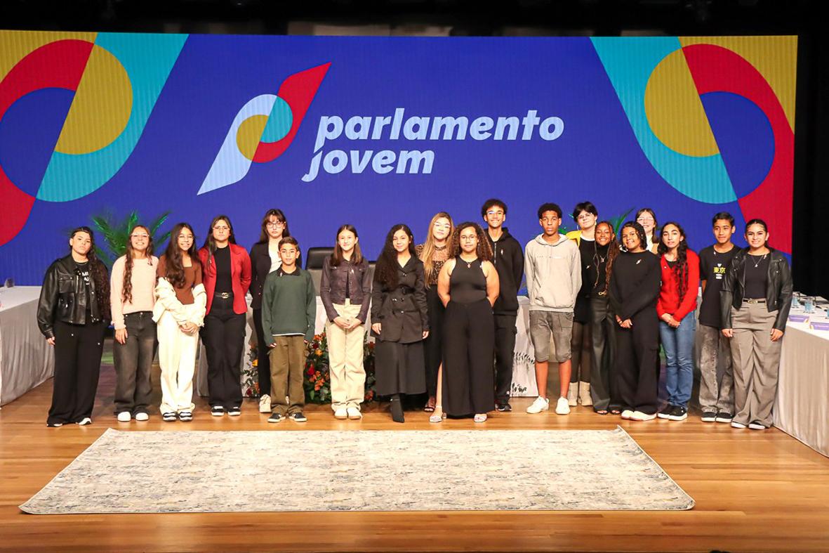 Parlamento Jovem de Itatiba diploma 19 estudantes e elege Mesa Diretora para 2026