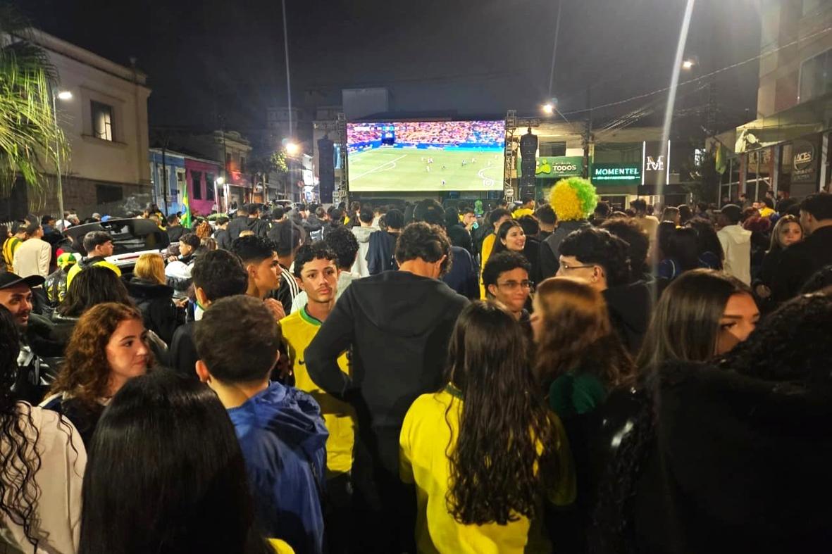 Praça da Bandeira e Mercadão vibram com classificação do Brasil para o mata-mata da Copa 2026