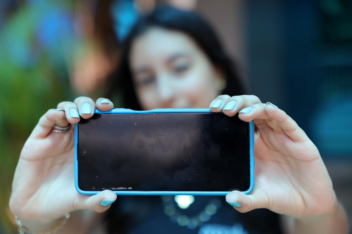 Um ano após proibição, escolas relatam mais atenção dos alunos e melhor convivência sem celulares