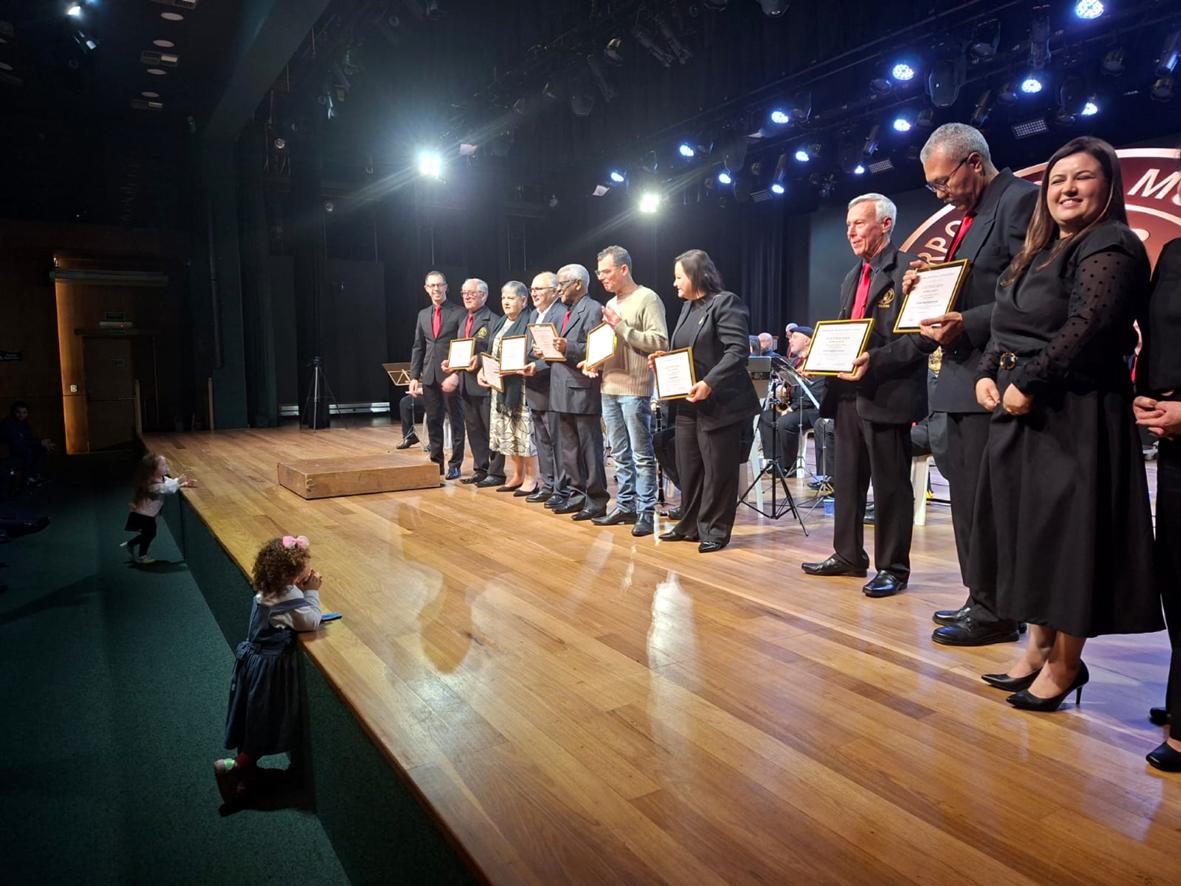 Concerto de Gala: Banda Santa Cecília tem apresentação memorável de aniversário 