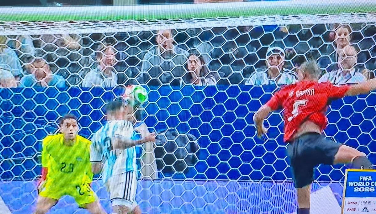 Argentina busca virada, despacha Egito e mantém vivo o sonho do tetra