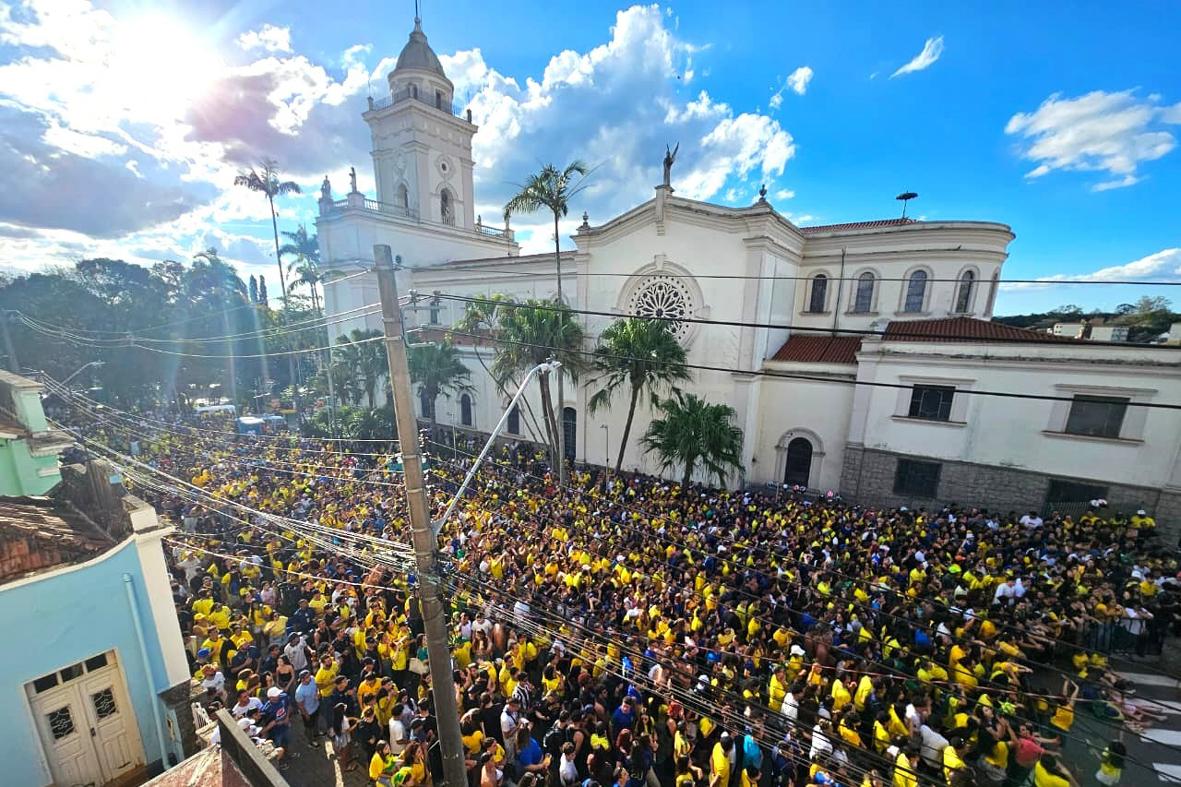 Brasil busca vaga nas quartas e Copa na Praça prepara nova festa da torcida