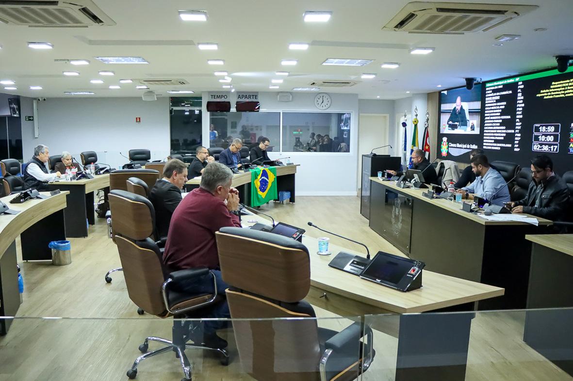 Câmara vota criação de carteira de identificação para profissionais da educação