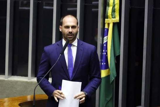 Carlos Bolsonaro diz que 'militarização' foi um dos maiores erros do governo do pai