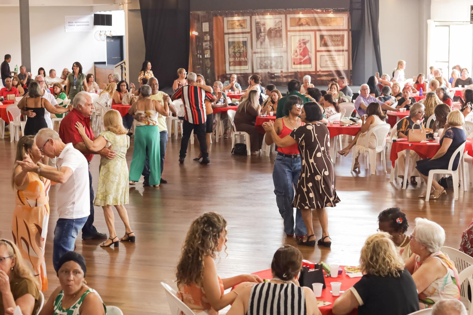 CCI abre inscrições para novas turmas de dança destinadas ao público 50+