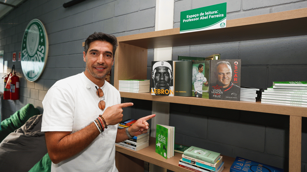 Com Abel, Palmeiras inaugura espaços de leitura para jovens da Base e restringe uso de celular