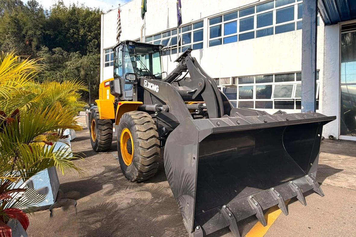 Itatiba recebe nova pá carregadeira para reforçar atendimento aos produtores rurais