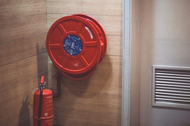 O que fazer com o equipamento de combate a incêndio vencido no condomínio?
