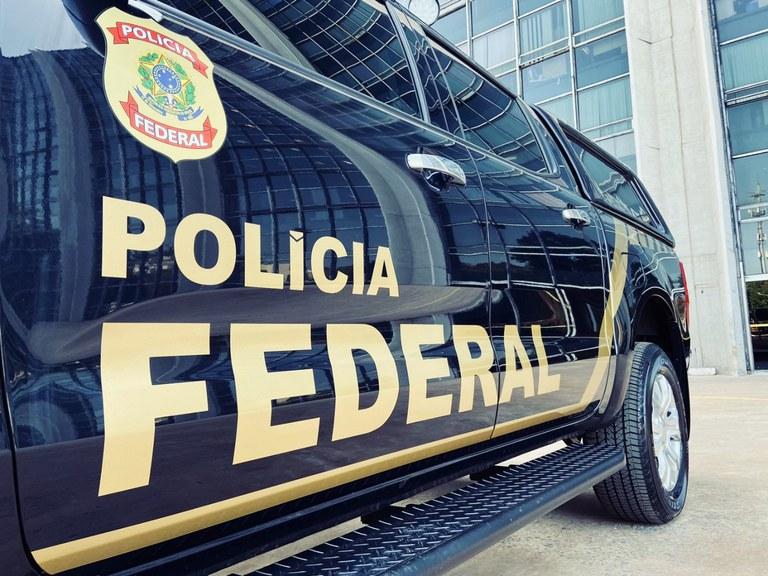 Operação da PF mira quadrilha de roubo de cargas de carne e cumpre mandados na região