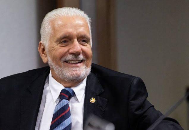 PF aponta que Wagner e mulher teriam ido à 'Ilha da Paixão' em avião de ex-sócio de Vorcaro