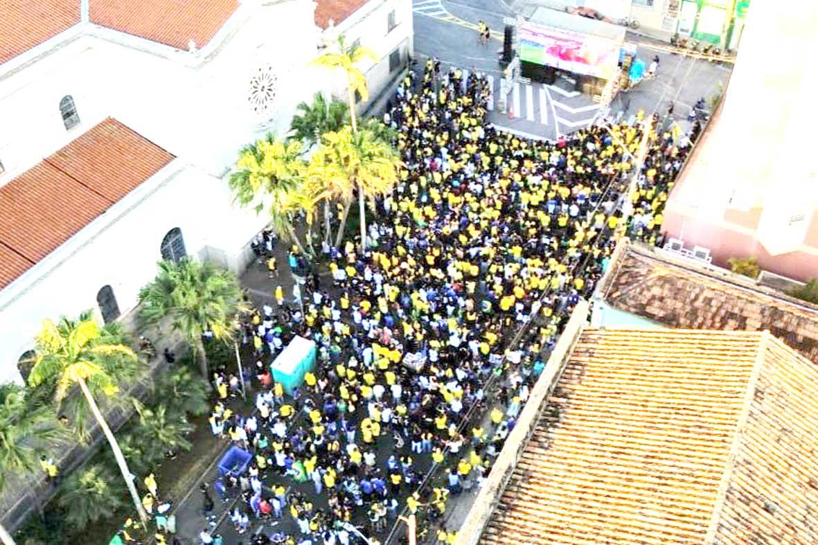 Torcida lota Praça e Mercadão para apoiar o Brasil na despedida da Copa