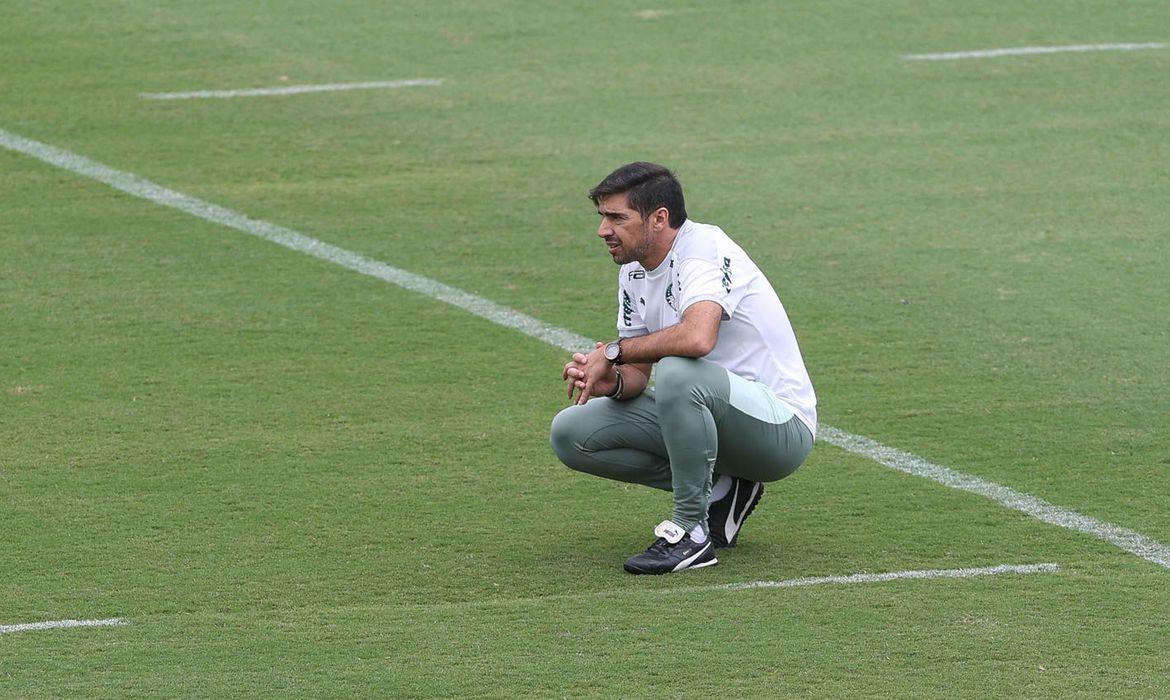 Abel repete Leila e cita Libertadores para cutucar Flamengo: 'Asterisco que ninguém apaga'