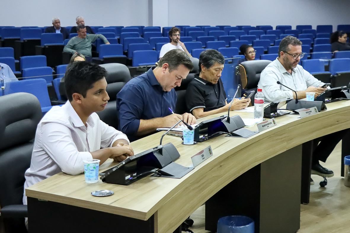 Criação de cargos na Câmara e mudança na outorga de box no Mercadão entram em pauta