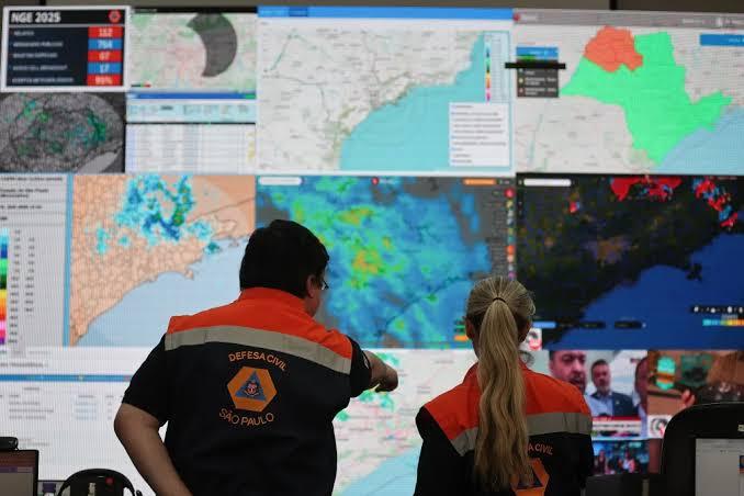 Defesa Civil de SP envia alertas severos de chuva e rajadas de vento para dez diferentes regiões do estado