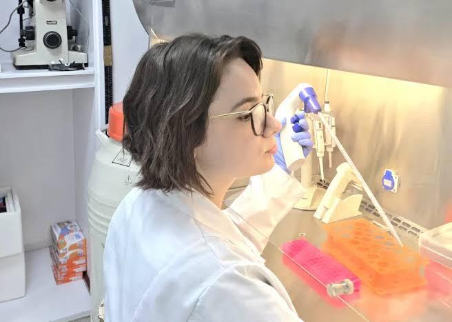 Estudo propõe alternativa mais segura para reposição hormonal na menopausa