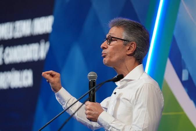 Há pelo menos 3 frutas podres no STF que precisam ser eliminadas, afirma Zema em sabatina