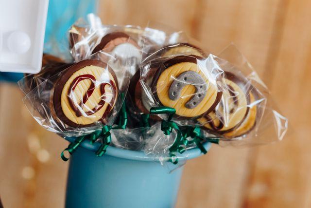 Lembrancinhas de aniversário com doces: como montar kits divertidos usando balas e chicletes?