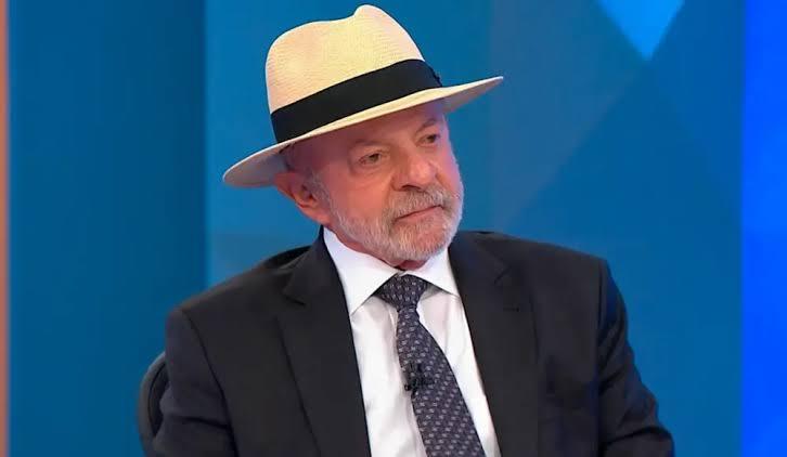 Lula disse que lobista nunca esteve ao lado dele, mas Roberta postou fotos com presidente