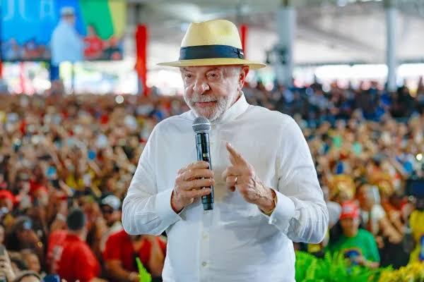 Lula evita debates e mídia tradicional e privilegia canais digitais mais alinhados ao petista