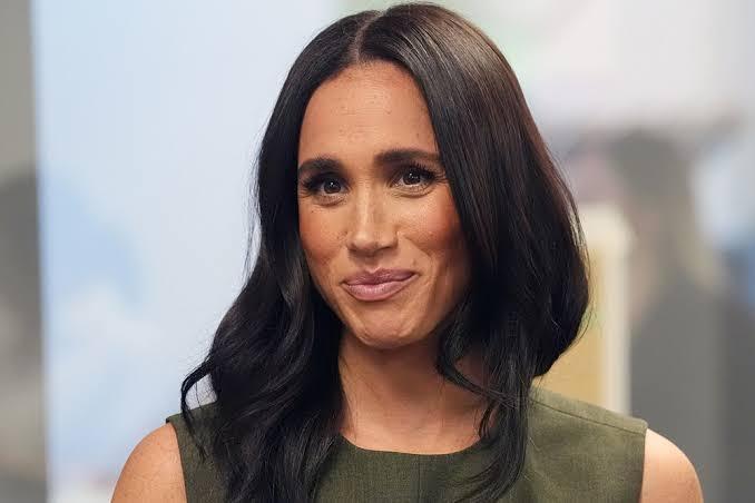 Meghan Markle planeja retornar à atuação após voltar para o Reino Unido
