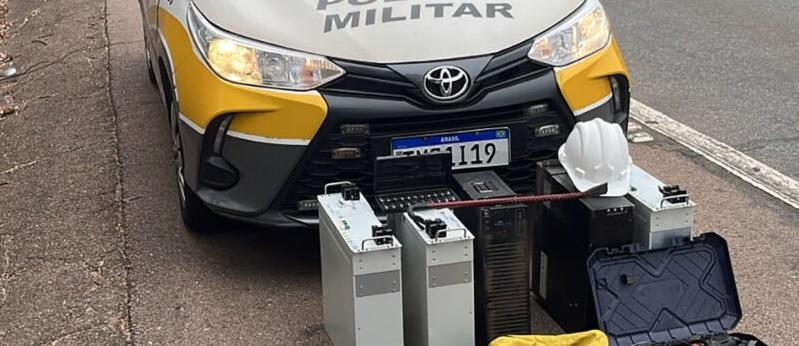 Mulher vai para a Cadeia ao transportar baterias de torres de celulares furtadas
