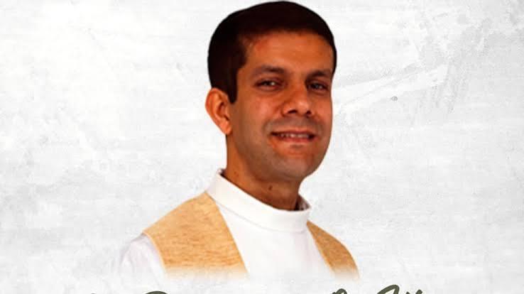 Padre do interior de SP é excomungado após se juntar a grupo que desafia o papa Leão XIV