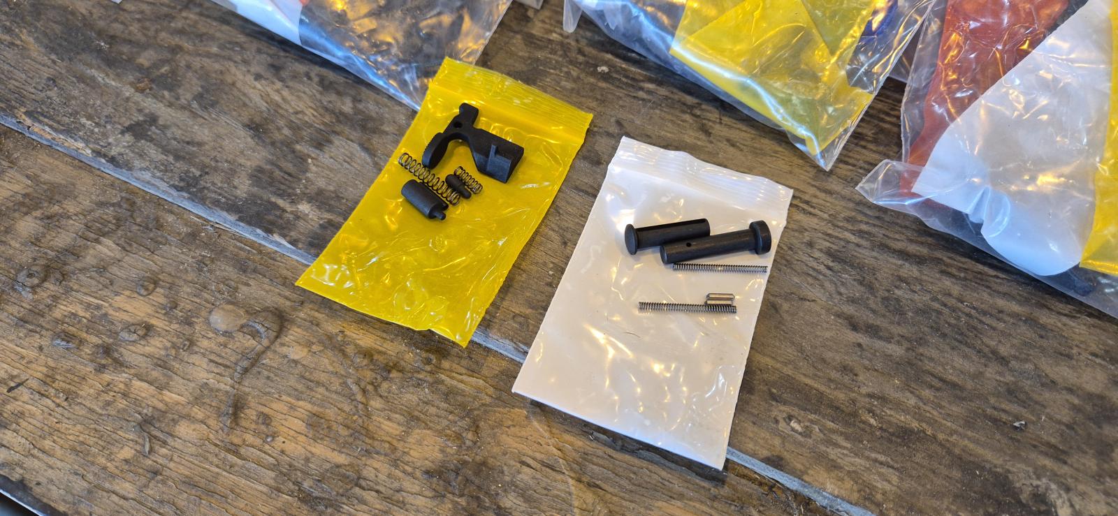 Receita Federal apreende conjuntos de partes e peças para fuzil AR-15 no Porto de Santos