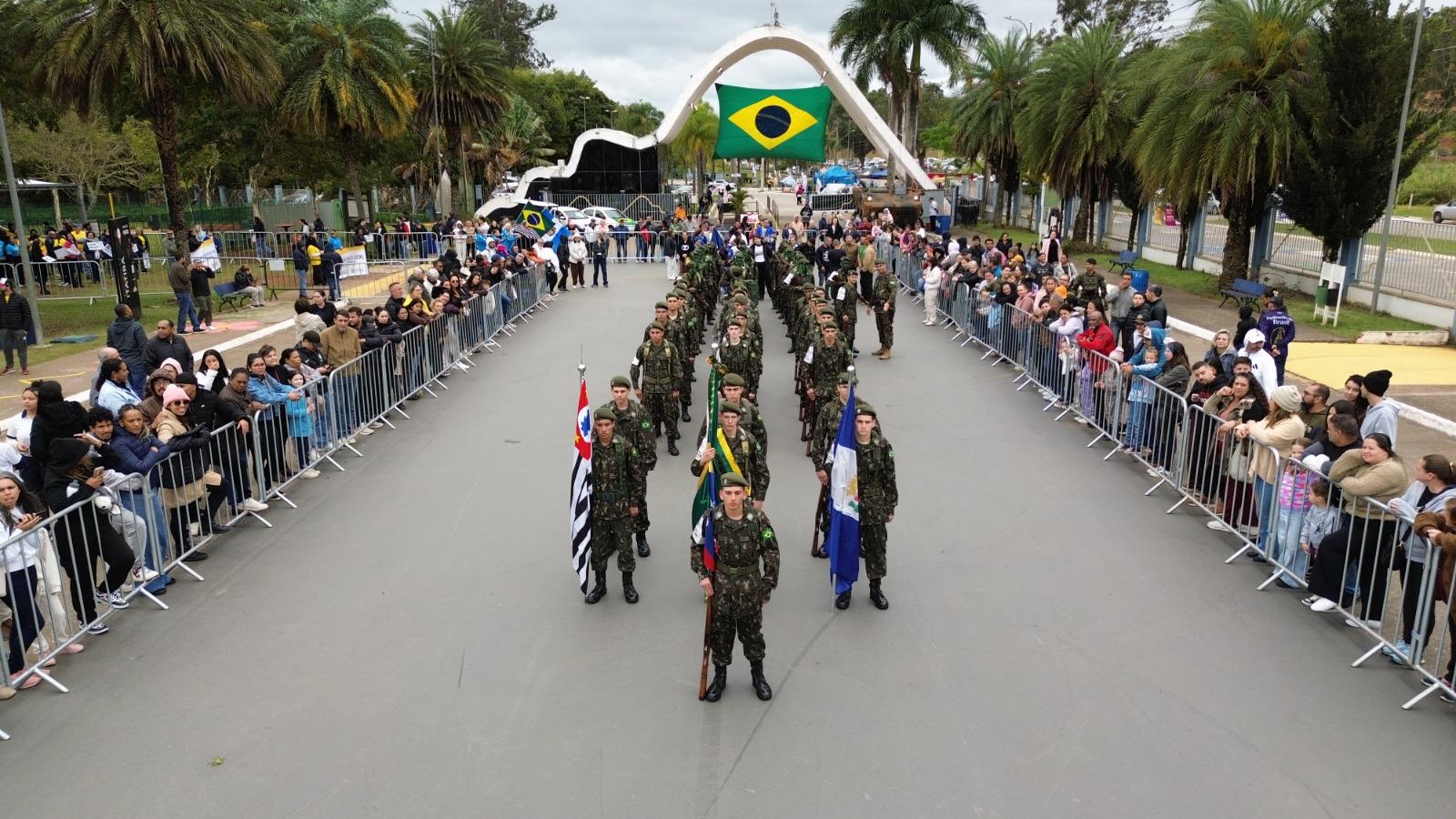 Blindado “ITATIBA” é destaque nas comemorações da Independência no município