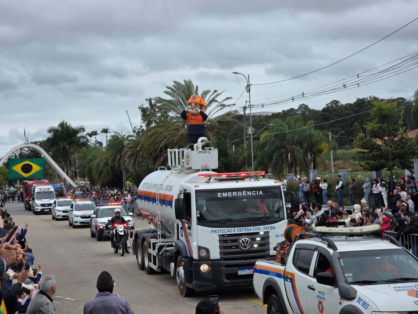 Blindado “ITATIBA” é destaque nas comemorações da Independência no município