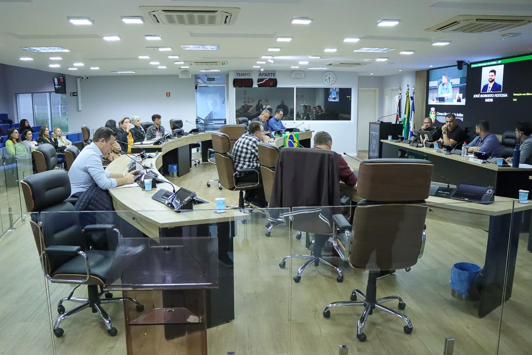 Câmara aprova três projetos e rejeita alteração no quadro de empregos públicos