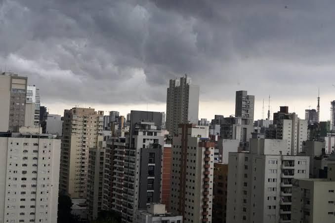 Defesa Civil alerta para chegada de frente fria com chuva e rajadas de vento no Estado de São Paulo