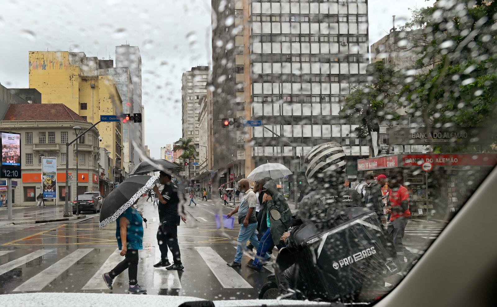 Defesa Civil alerta para chuva persistente e temporais na região no fim de semana