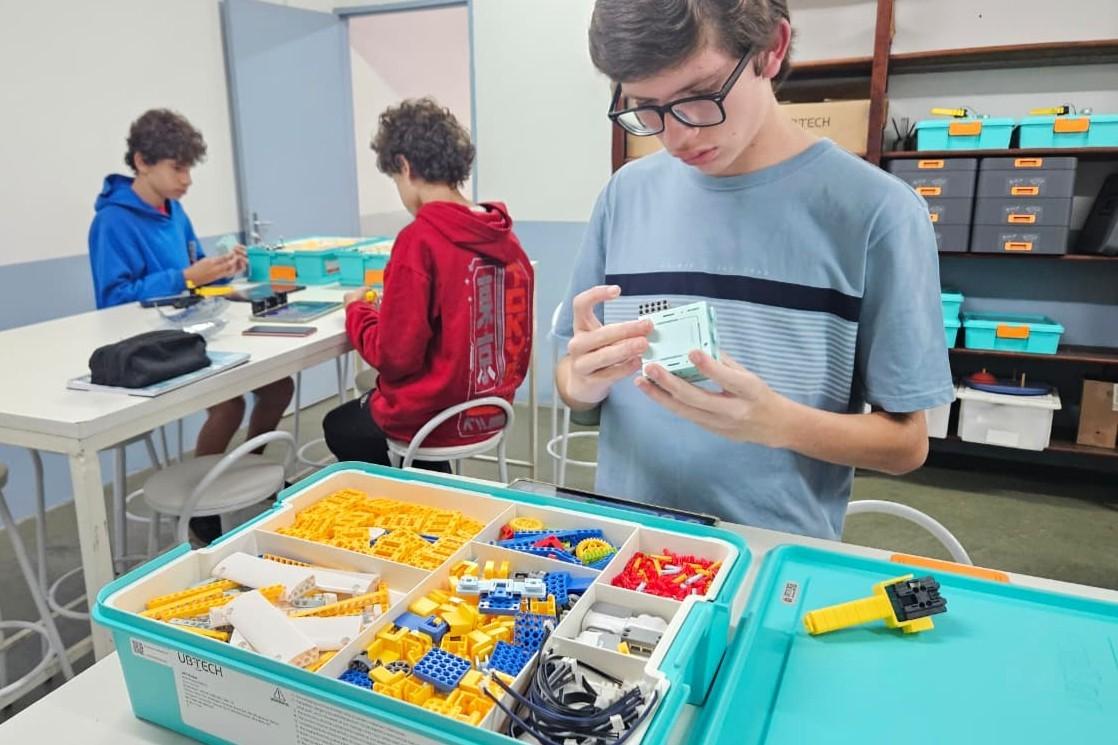 Geração Robótica aproxima alunos da Rede Municipal de Itatiba da Inteligência Artificial