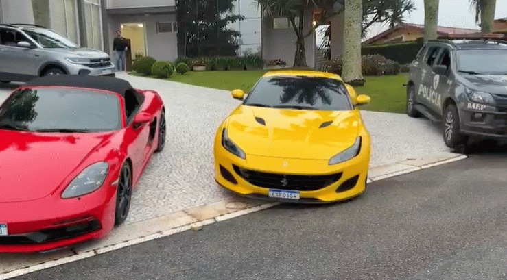 Operação apreende carros de luxo em Itatiba