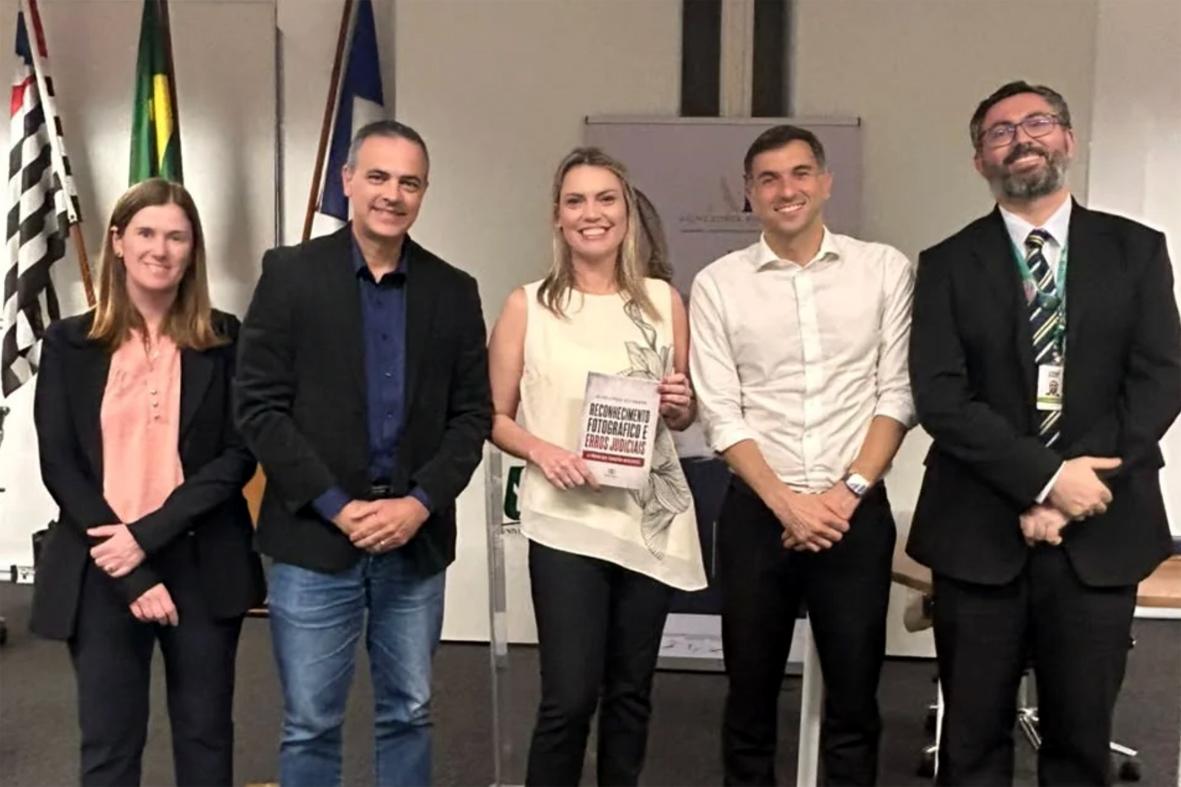 Professora da USF lança livro sobre reconhecimento fotográfico e erros judiciais