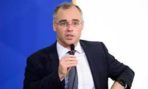 PT inicia ofensiva contra André Mendonça que envolve Lula e pede apoio de militantes