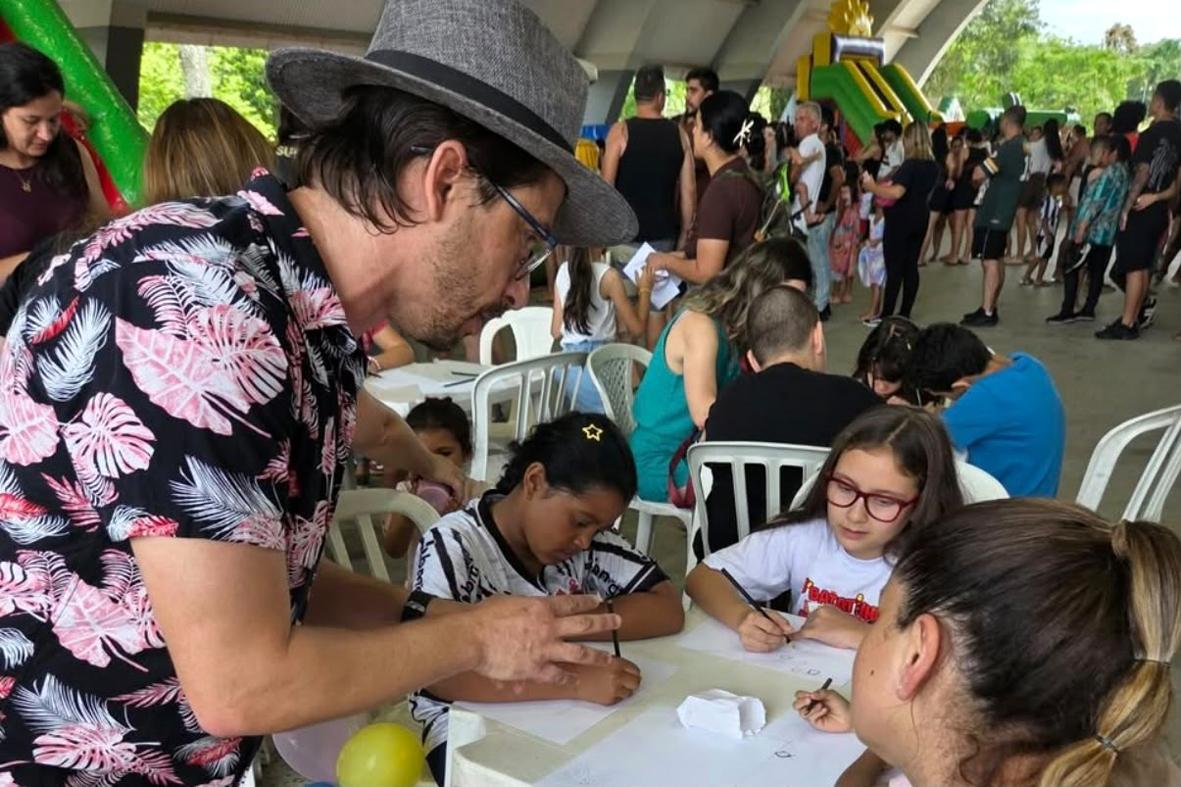 Festa do Dia das Crianças reúne cerca de 20 mil pessoas no Parque Luís Latorre Festa do Dia das Crianças reúne cerca de 20 mil pessoas no Parque Luís Latorre