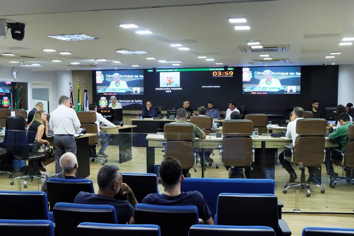 Câmara aprova projetos sobre Educação e recarga de veículos elétricos