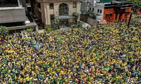 Campanha de Flávio Bolsonaro realiza manifestação na Paulista