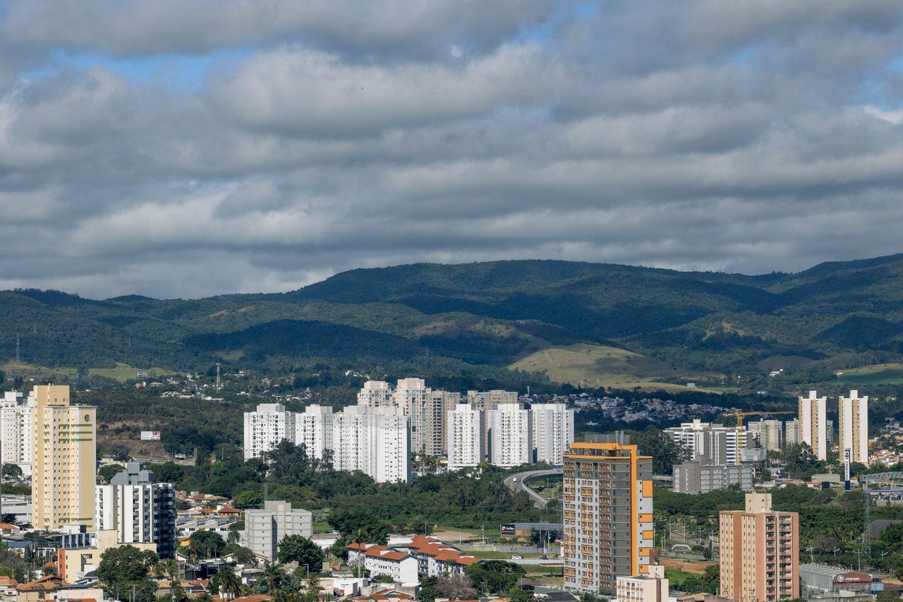 Defesa Civil alerta para possibilidade de chuvas e temporais isolados durante o feriado prolongado