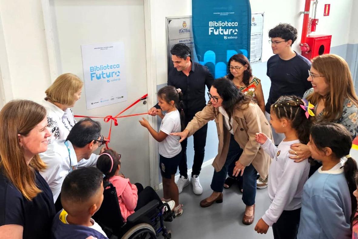 Escola de Itatiba ganha biblioteca modernizada com 1.200 livros, robótica e recursos tecnológicos