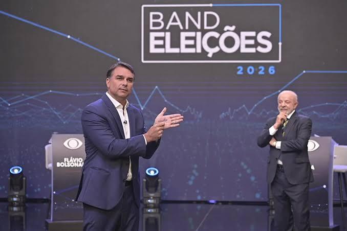 Imprensa internacional repercute debate entre Lula e Flávio Bolsonaro: 'caótico'