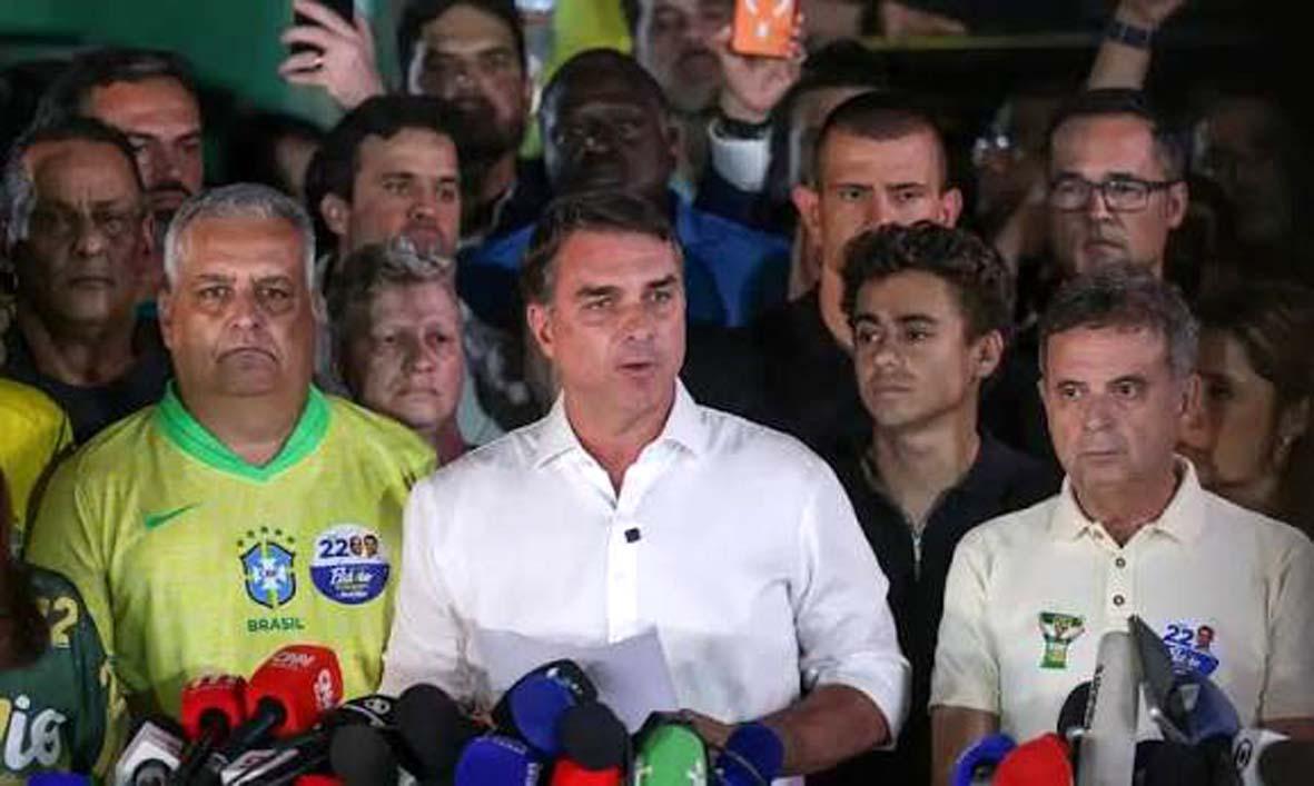 Investigações contra Flávio continuam no STF mesmo após fuga