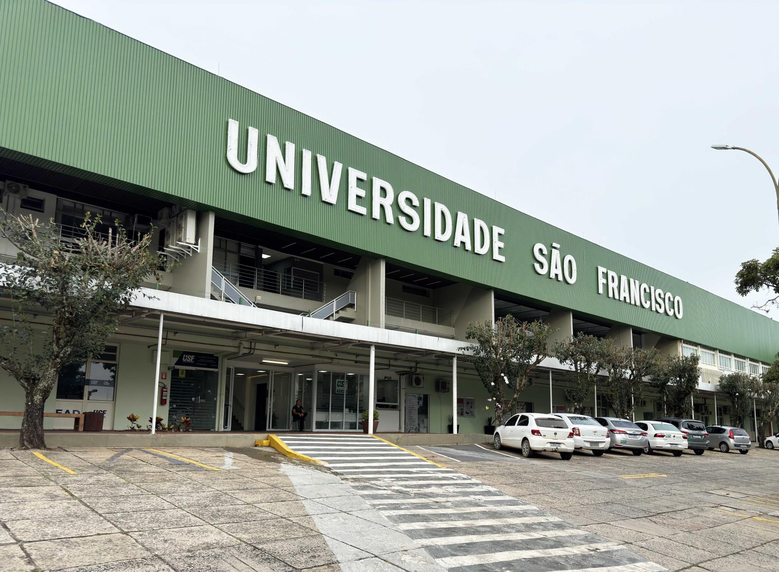 USF reúne prefeitos e representantes de mais de 40 municípios em encontro pelos seus 50 anos
